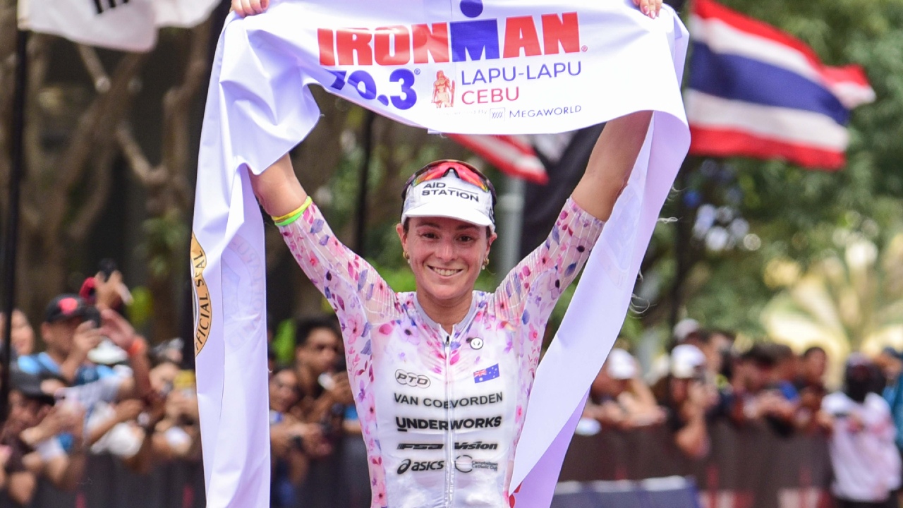 Natalie Van Coevorden taking the win at IRONMAN 70.3 Lapu Lapu 2026 (1)