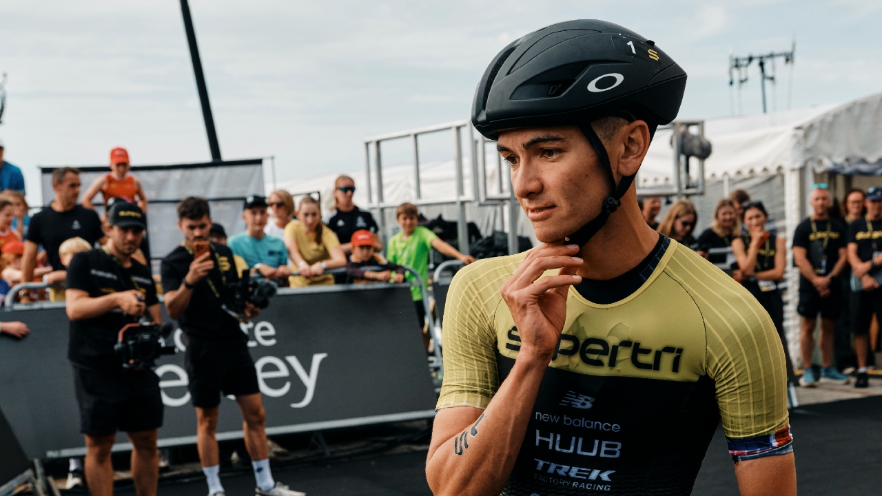 Alex Yee broken chain Supertri Jersey 2026
