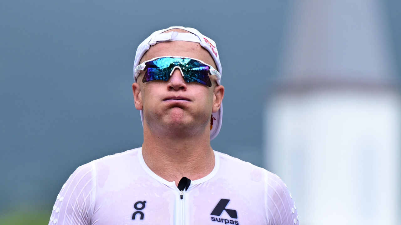 Kristian Blummenfelt crosses finish line kona 2026